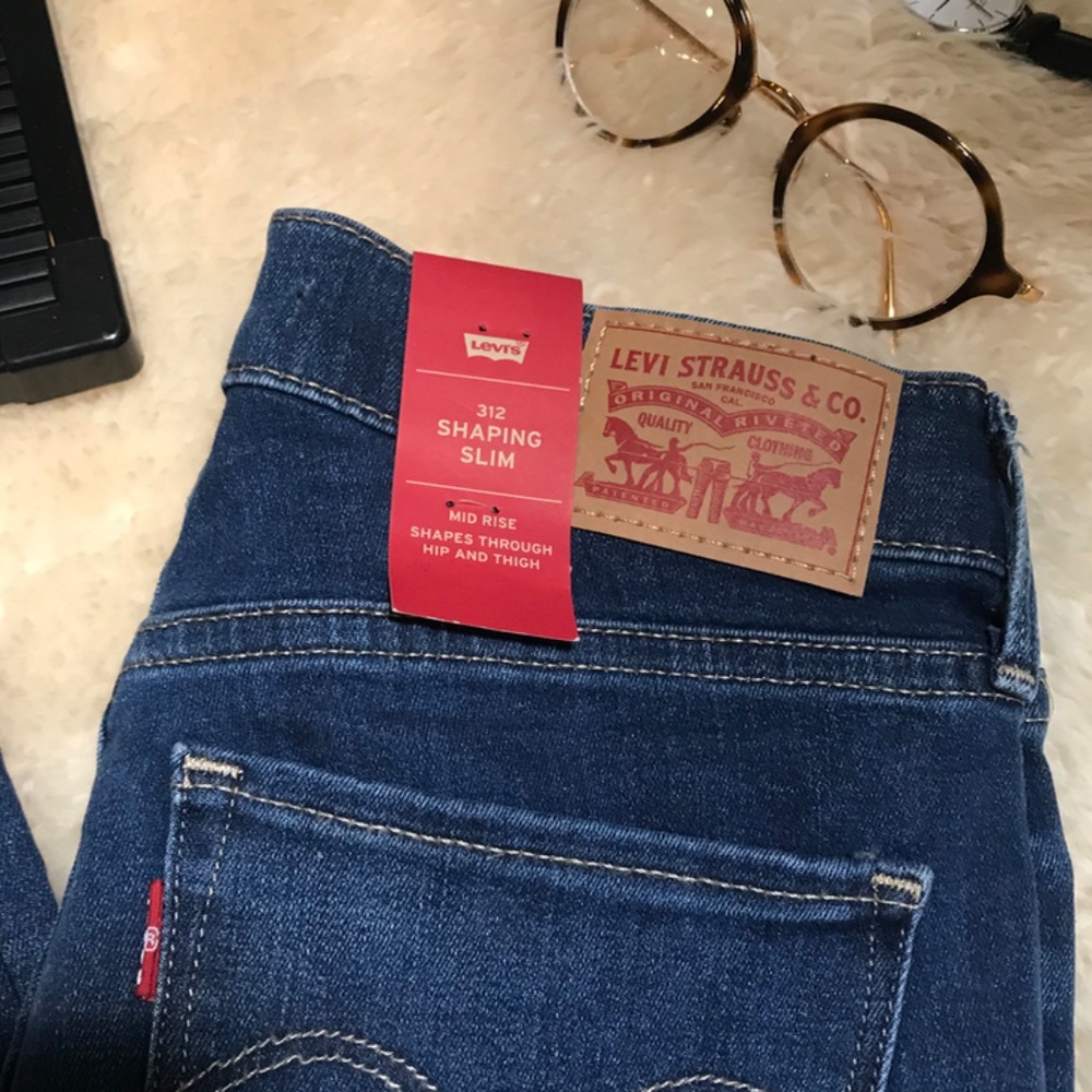 New Levi's Slim - Picture 3 of 5